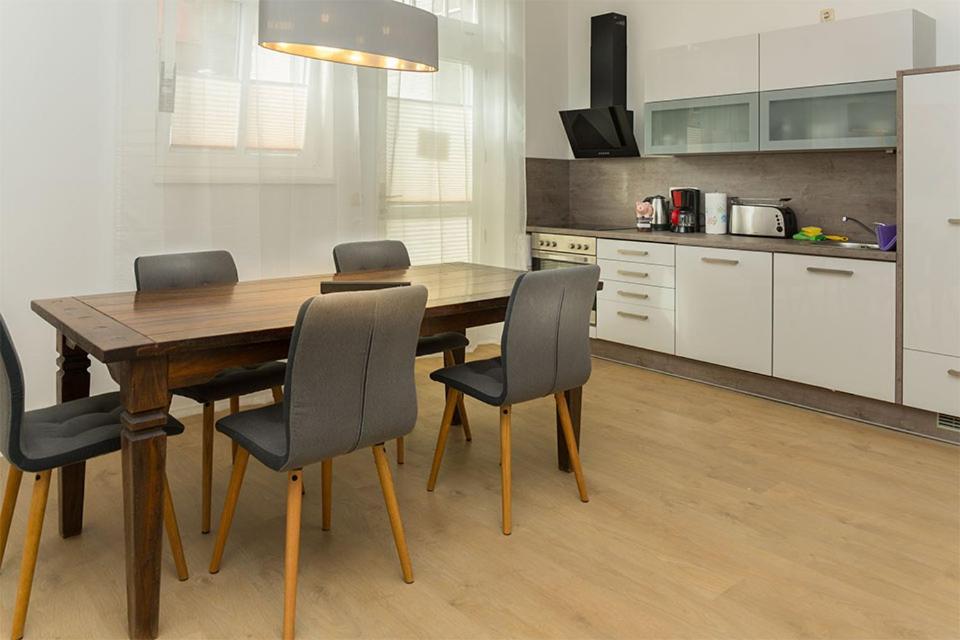 H&H Apartments Im Herzen Der Stadt In Der Lange Strasse Geraeumig Ruhig Mit Kueche Und Esstisch Greifswald Dış mekan fotoğraf